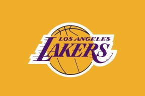 败北首场状态出色，曼联观众沸腾！，詹姆斯重返赛场再创辉煌时刻